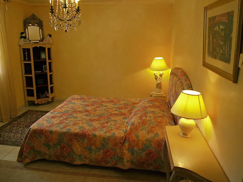Hotel La Noria Carpentras 4*,  Francia